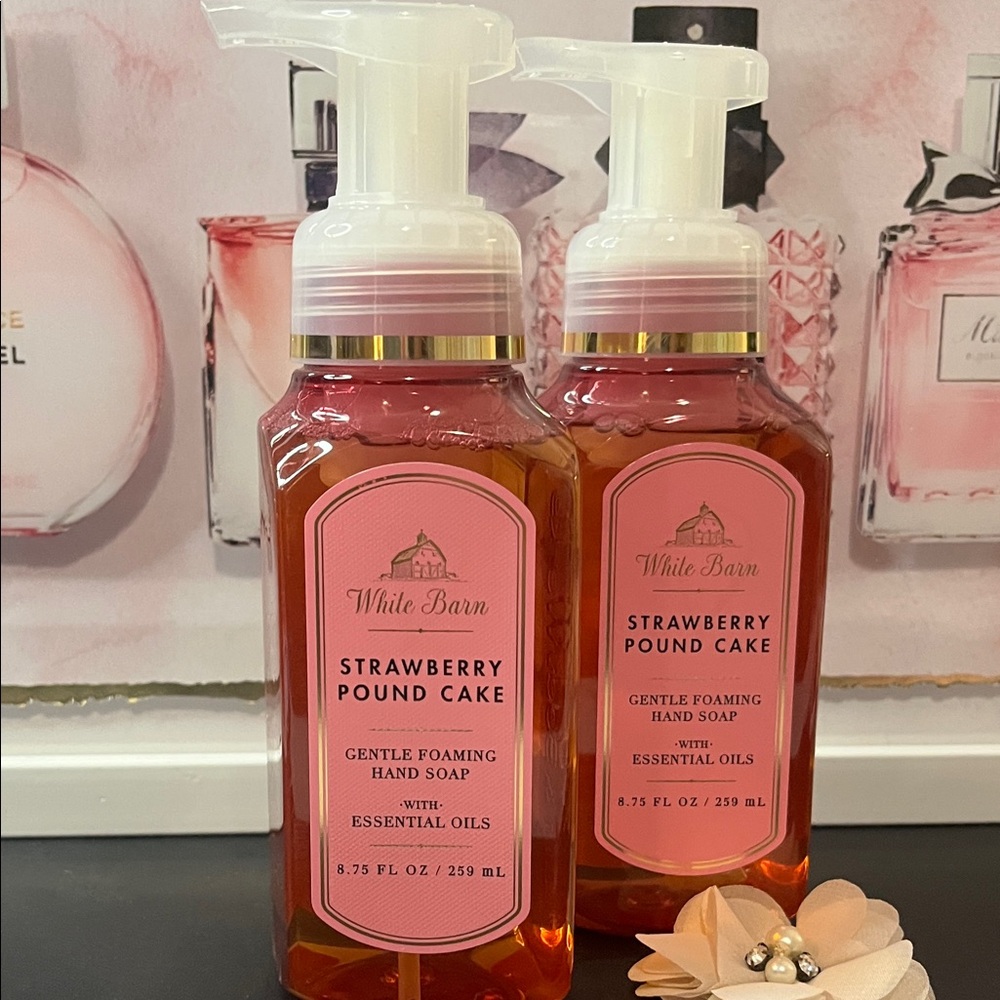 White Barn Strawberry Pound Cake Foaming Hand Soap Duo (2) NWT